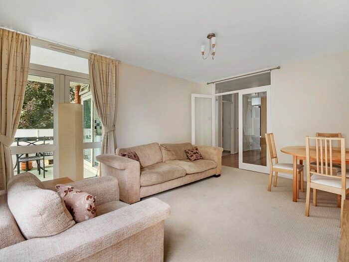 2 Bedroom Flat To Rent In The Pines, Purley, CR8