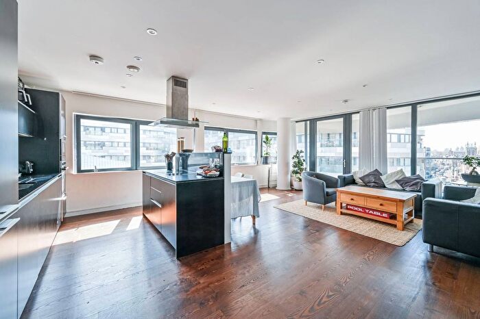 3 Bedroom Flat For Sale In Lambarde Square, Greenwich, London, SE10