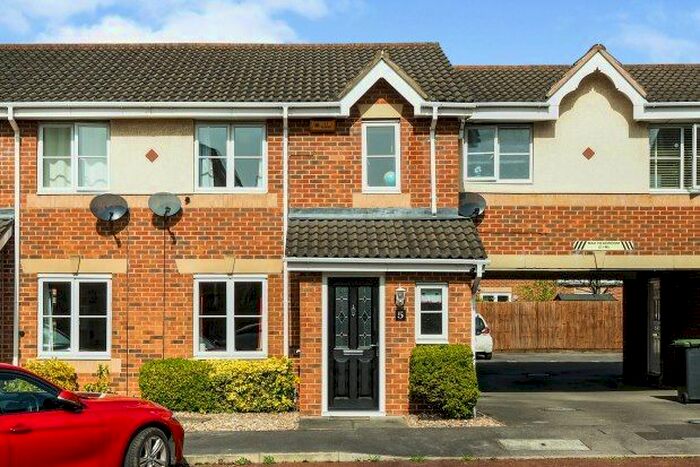 3 Bedroom Semi-Detached House To Rent In Hennessey Close, Nottingham, NG9