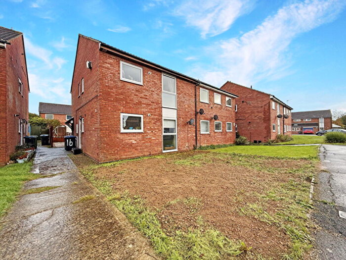 2 Bedroom Flat For Sale In Malvern Close, Melksham, SN12