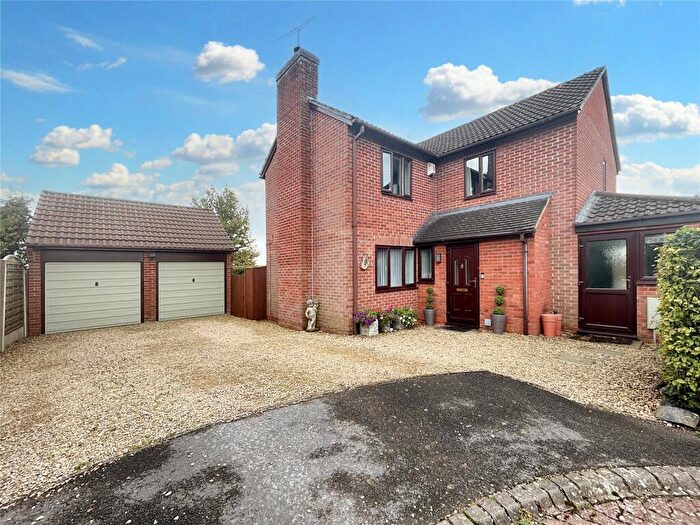 4 Bedroom Detached House For Sale In Yew Tree Gardens, South Marston, Swindon, SN3