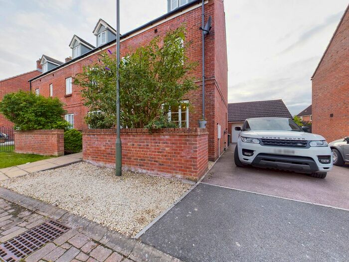 5 Bedroom Semi-Detached House To Rent In 20 O'connor Close, Staunton, Gloucestershire GL19