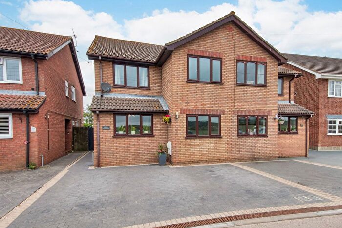 4 Bedroom Semi-detached House For Sale In Cooling Road, Cliffe, Rochester, ME3