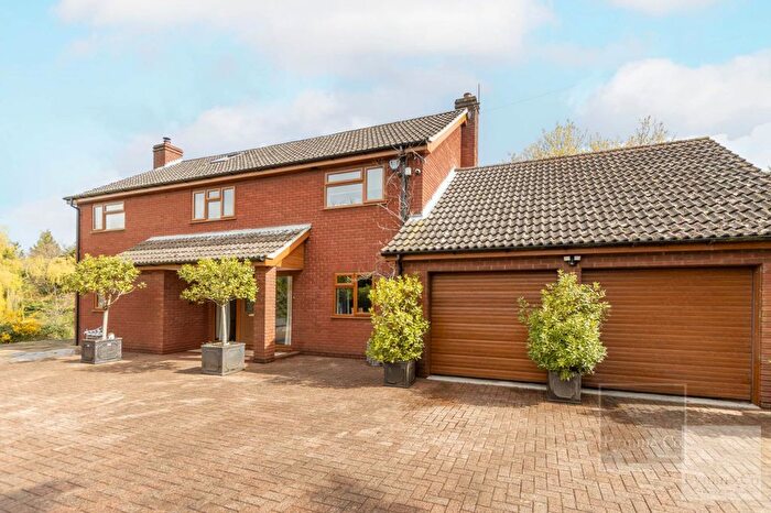 6 Bedroom Detached House For Sale In Fakenham Road, East Bilney, NR20