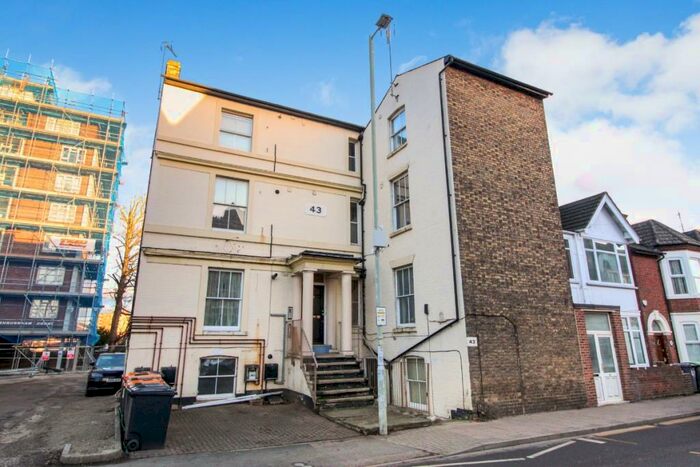 1 Bedroom Apartment To Rent In Ashburnham Road, Bedford, MK40