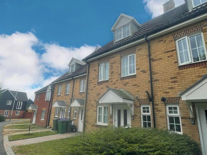 3 Bedroom Property To Rent In Storey Crescent, Hawkinge, Folkestone, CT18