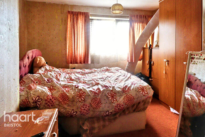 3 Bedroom Terraced House For Sale In Roycroft Road, Bristol, BS34