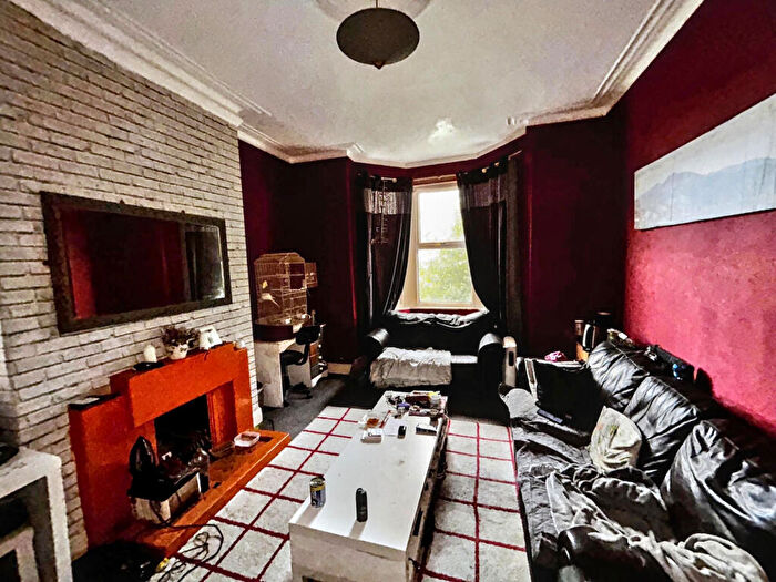 2 Bedroom Flat For Sale In Bensham Crescent, Gateshead, Tyne And Wear, NE8