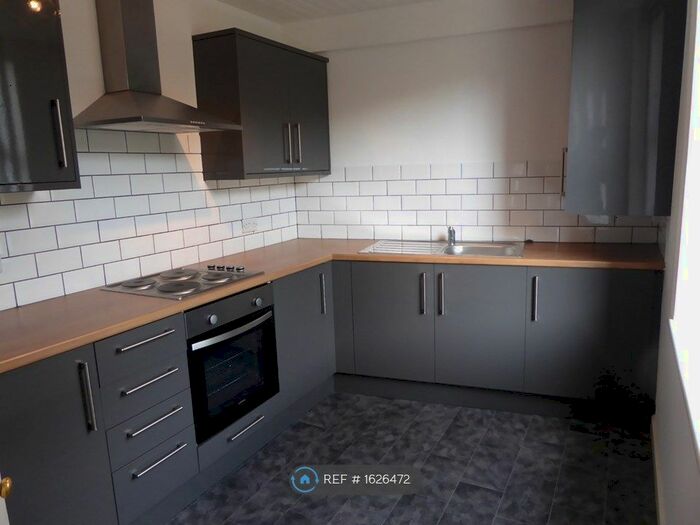 3 Bedroom Flat To Rent In Leeds Road, Idle, Bradford, BD10
