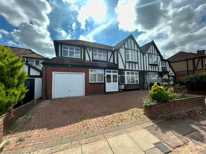 6 Bedroom Semi-Detached House To Rent In Oakleigh Gardens, Edgware, HA8