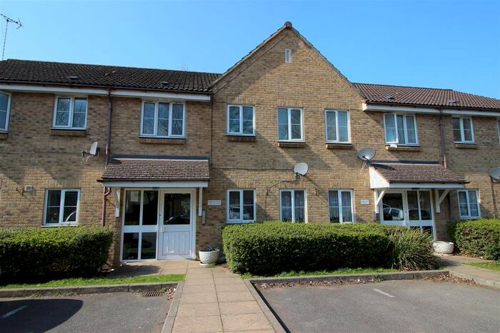 2 Bedroom Flat To Rent In Buchan Close, Cowley, Uxbridge, UB8