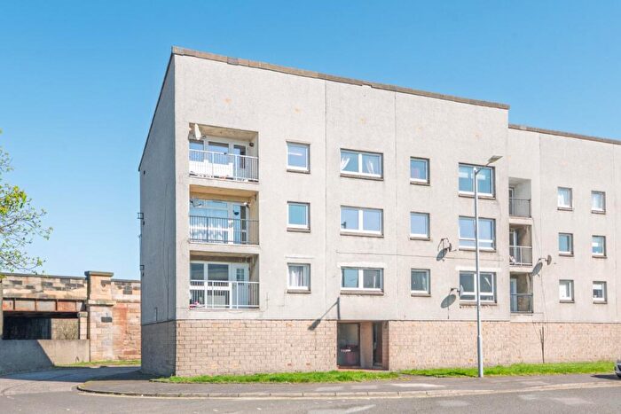 2 Bedroom Flat To Rent In Union Road, Grangemouth, FK3