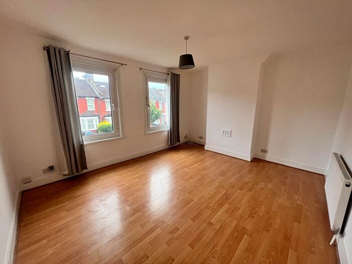 1 Bedroom Flat To Rent In Northwood Road, Thornton Heath, Surrey, CR7