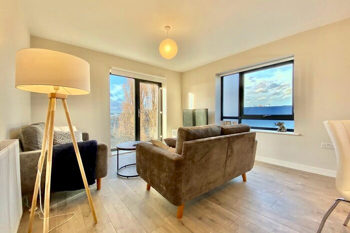 2 Bedroom Apartment To Rent In Green Quarter, LS9