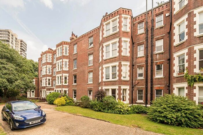 3 Bedroom Flat To Rent In Camberwell New Road, Camberwell New Road, SE5
