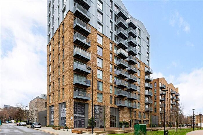 2 Bedroom Flat For Sale In Waterline Way, Greenwich, SE8