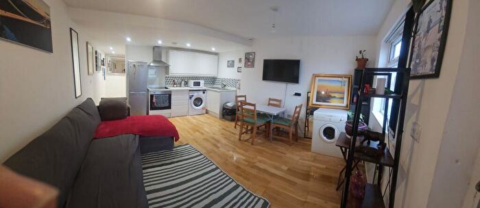 2 Bedroom Flat To Rent In Lodge Causeway, Bristol, BS16