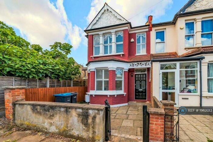 4 Bedroom End Of Terrace House To Rent In Bosworth Road, London, N11