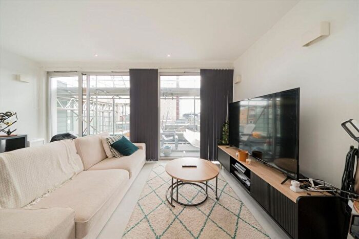 1 Bedroom Flat To Rent In Richmond Road, London Fields, E8