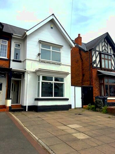 4 Bedroom Semi-Detached House To Rent In Warwick Road, Birmingham, B27