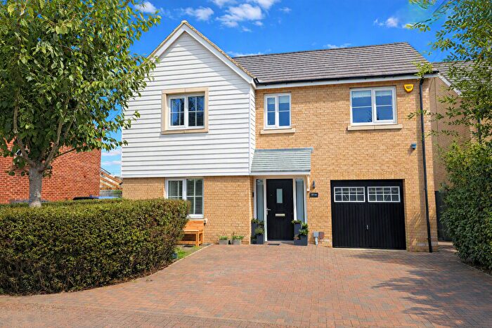 4 Bedroom Detached House For Sale In Millfield Gardens, Milton Keynes, MK14