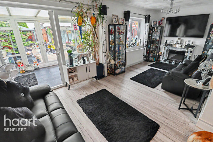 4 Bedroom Bungalow For Sale In Seaview Road, Canvey Island, SS8