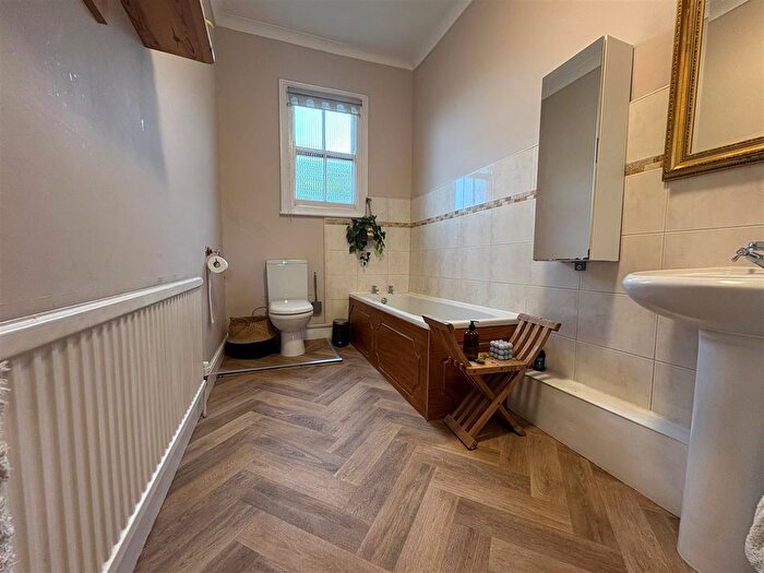 2 Bedroom Flat To Rent In Blossom Street, York, YO24