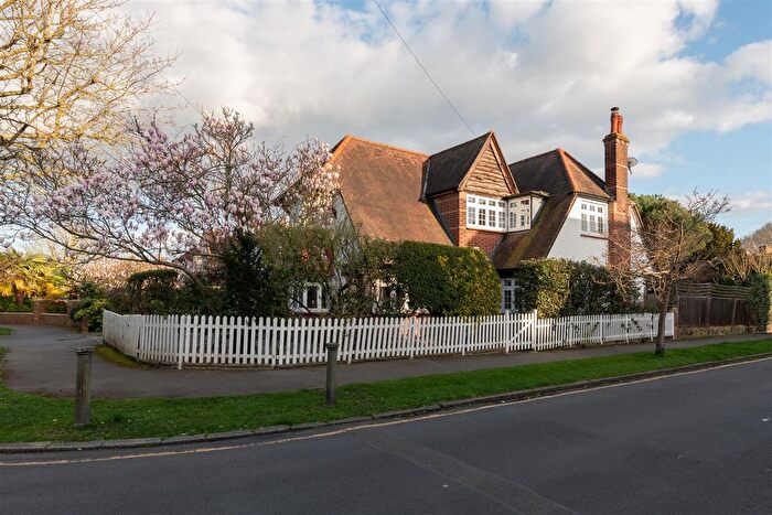 4 Bedroom Detached House For Sale In The Close, London, N14