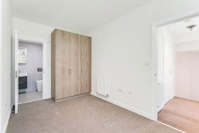 1 Bedroom Flat To Rent In Parkview House, Green Lanes, N8