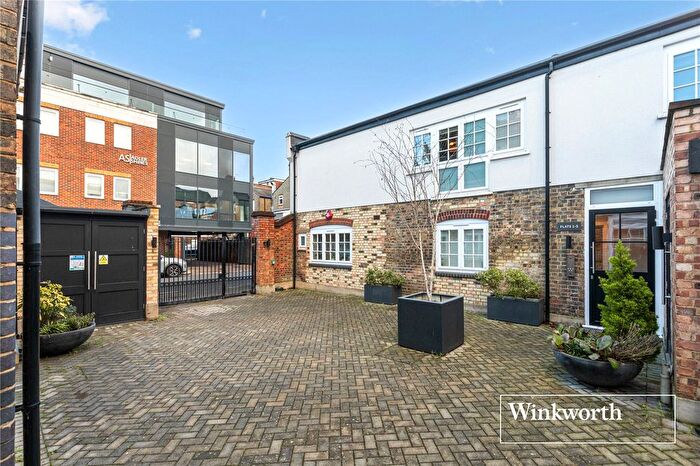 2 Bedroom Flat For Sale In Cornwall Avenue, Finchley, London, N3