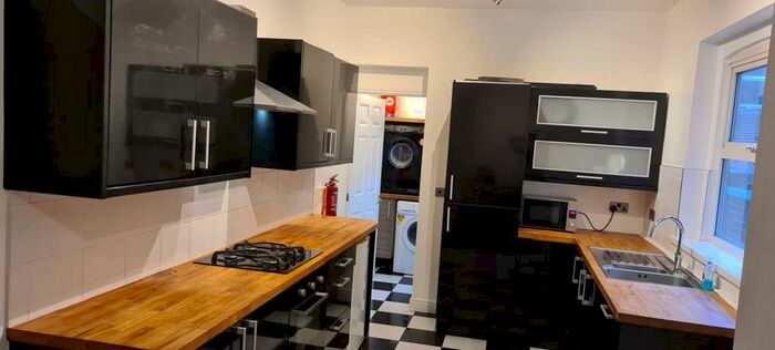 6 Bedroom House To Rent In Cawdor Road, Fallowfield, M14