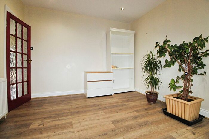 4 Bedroom Terraced House To Rent In Crofts Road, Harrow, HA1