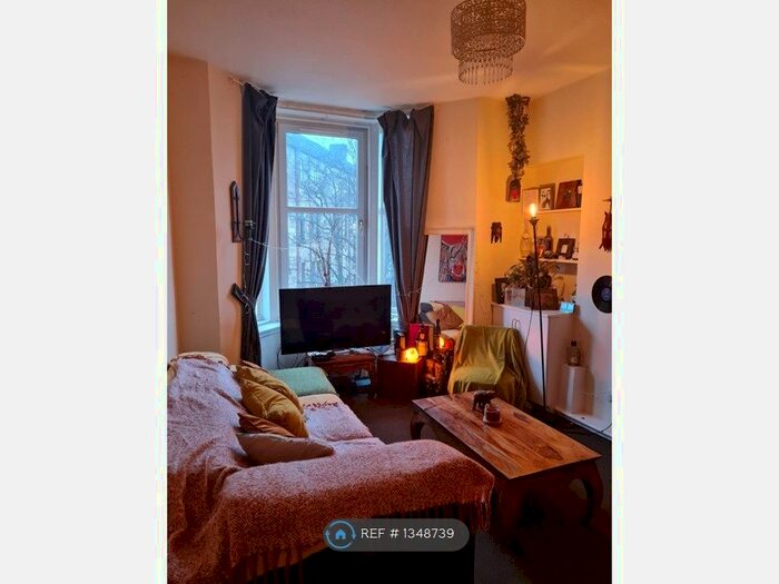 2 Bedroom Flat To Rent In Mckerrell Street, Paisley, PA1