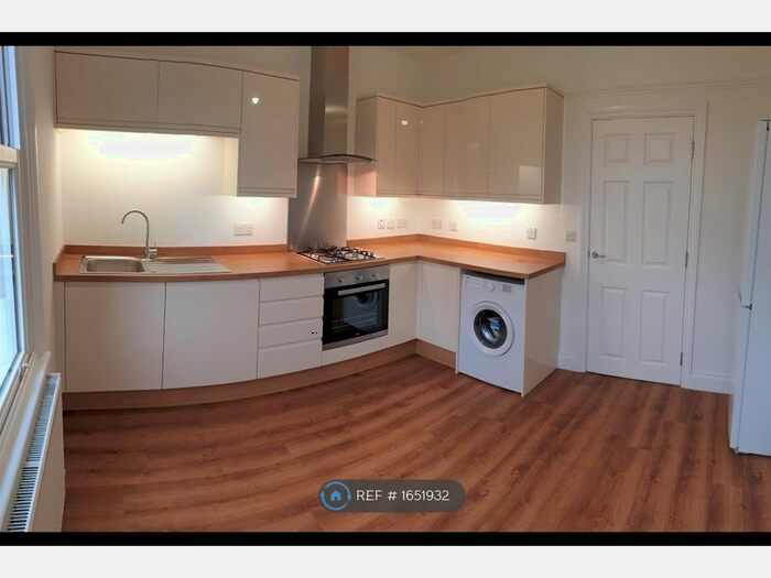 3 Bedroom Flat To Rent In First Floor, Isleworth, TW7