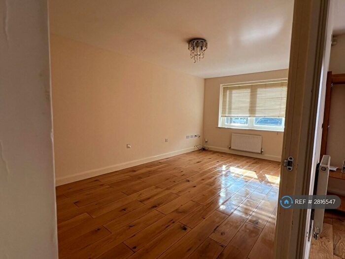 4 Bedroom Terraced House To Rent In Kelly Gardens, Milton Keynes, MK4