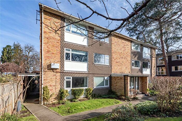 2 Bedroom Maisonette For Sale In Hayden Court, New Haw, Addlestone, Surrey, KT15