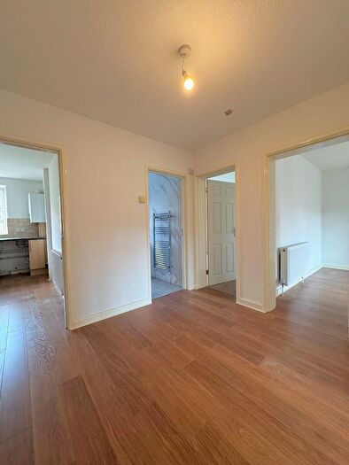 2 Bedroom Flat To Rent In King George Vi Mansions, Court Farm Road, Hove, East Sussex, BN3