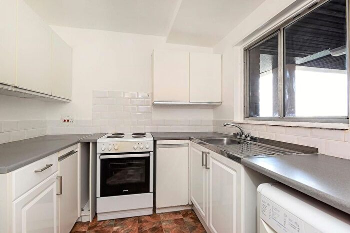 1 Bedroom Flat To Rent In Upper Richmond Road, Putney, SW15