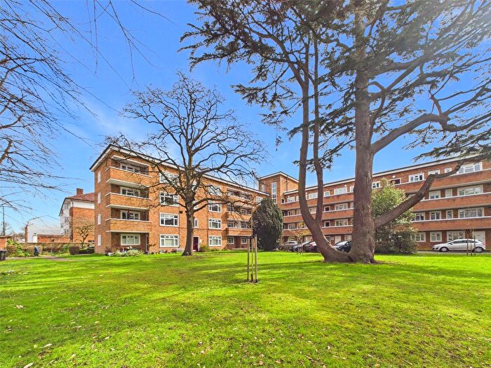 2 Bedroom Flat To Rent In Carpenters Court, Hampton Road, Twickenham, TW2