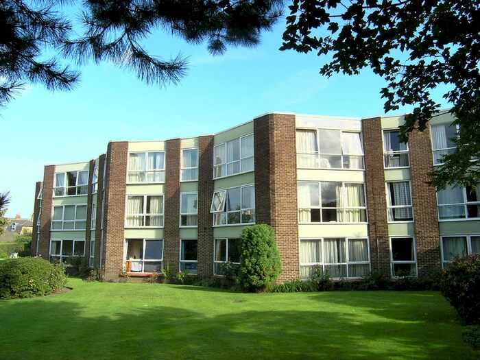 2 Bedroom Flat To Rent In Parkside Court, Weybridge KT13