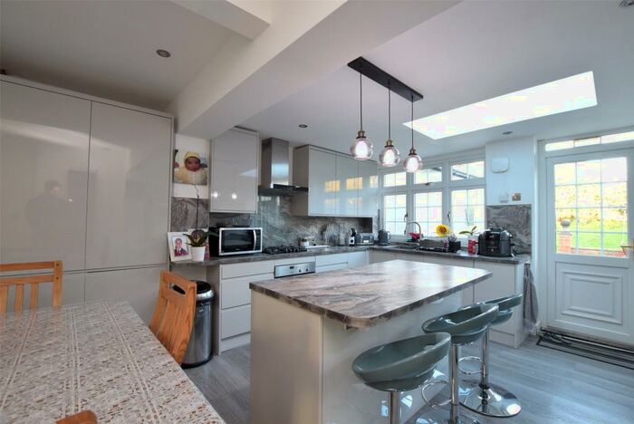 3 Bedroom Detached House To Rent In Carlisle Road, Romford, RM1