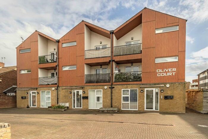 2 Bedroom Flat To Rent In Main Street, Feltham, TW13