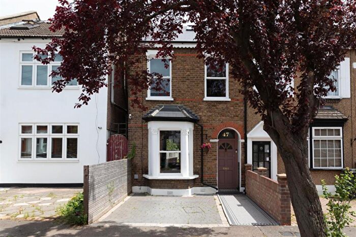 3 Bedroom End Of Terrace House For Sale In Carnarvon Road, South Woodford, E18
