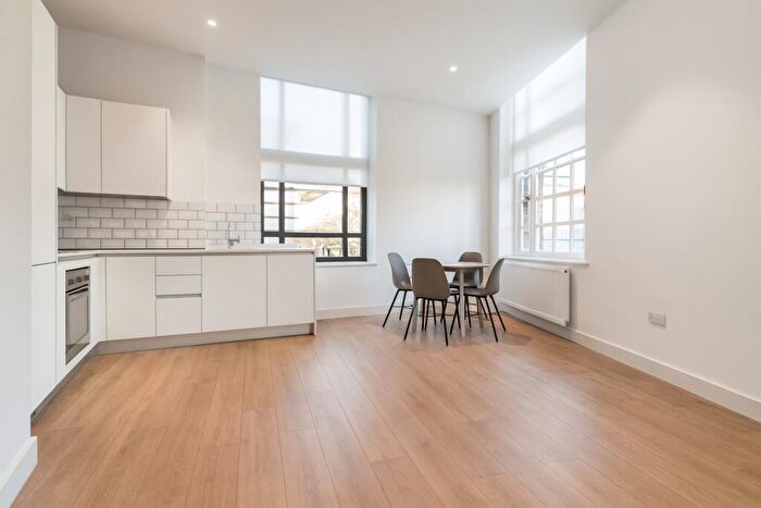 2 Bedroom Flat To Rent In Cambridge House, Mayes Road, Haringay, N22