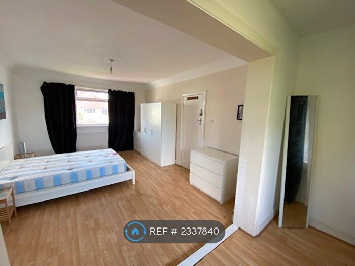 2 Bedroom Flat To Rent In Uxendon Crescent, Wembley, HA9