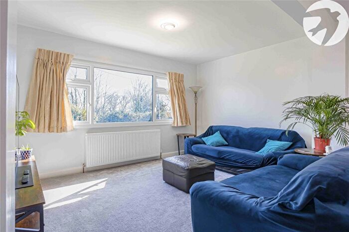 3 Bedroom Bungalow For Sale In Rochester Road, Cuxton, Kent, ME2