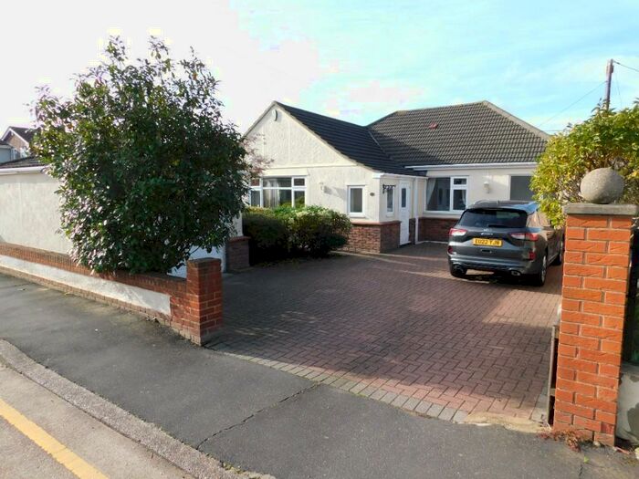 3 Bedroom Detached Bungalow To Rent In San Remo Road, Canvey Island, Essex, SS8