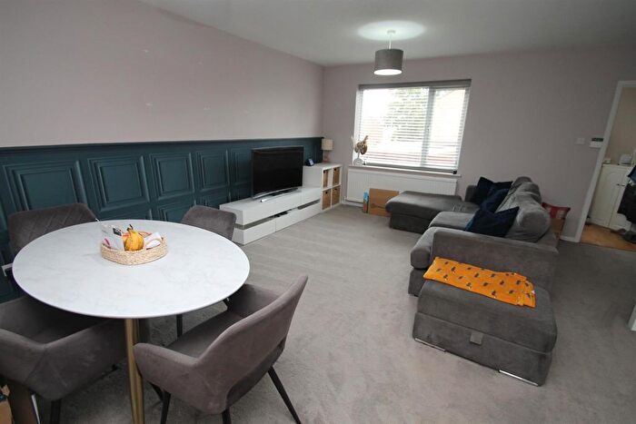 3 Bedroom End Of Terrace House For Sale In Newington Walk, Maidstone, Kent, ME14