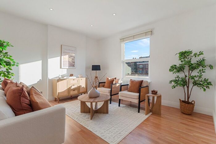 3 Bedroom Maisonette To Rent In Canfield Place, South Hampstead, London, NW6