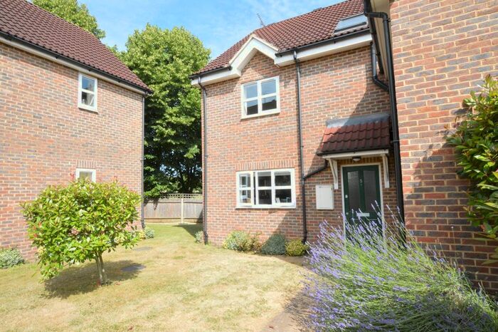 1 Bedroom Flat To Rent In Banfield Court, London Colney AL2